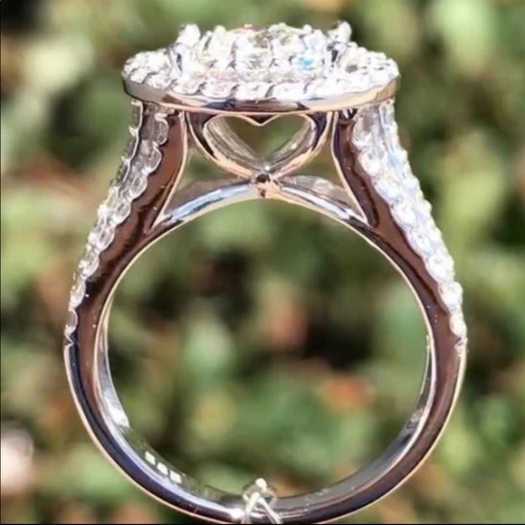 New 925 Silver Luxury Round Cut Diamond Ring - Picture 3 of 3